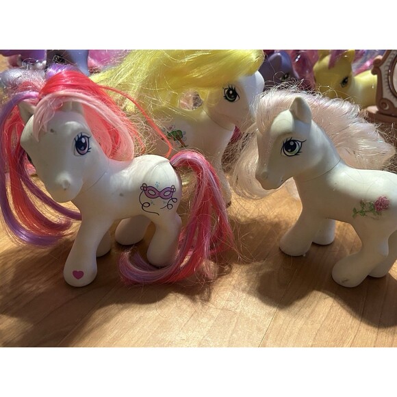 My Little Pony G3 Lot 2003-2009 Hasbro 100+ Ponies Accessories Clothes Playsets - Picture 12 of 16